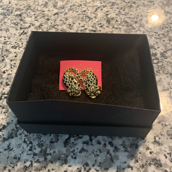 LILLY PULITZER Leopard Earrings! - Picture 4 of 4